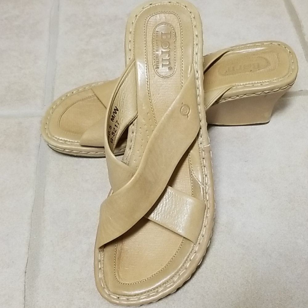 BORN WEDGES WOMENS 9